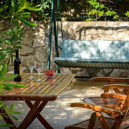Center - With Private Terrace 1 דירה *