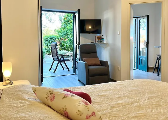 Apartment Center - With Private Terrace 1 *