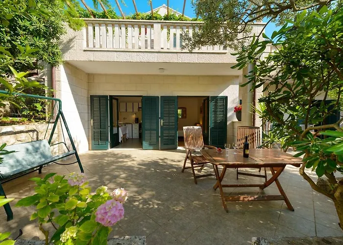 Apartment Center - With Private Terrace 1 *