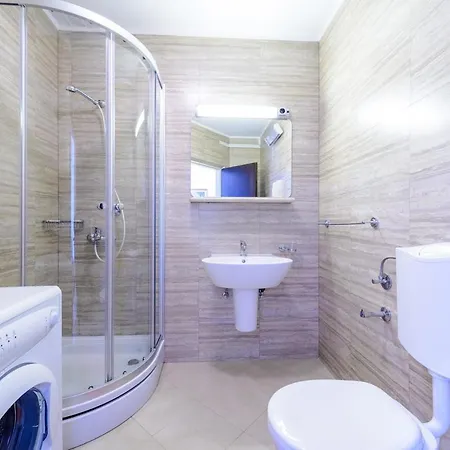 شقة Center - With Private Terrace 1